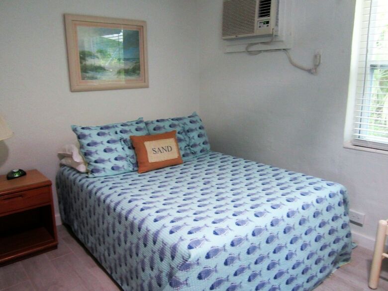 Tropical Winds Motel & Cottages
