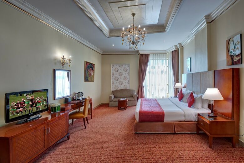 Hotel Sahara Beach Resort & Spa