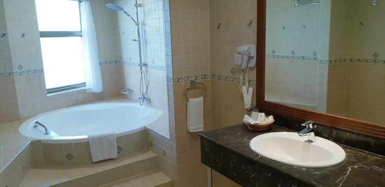 Hotel Sahara Beach Resort & Spa
