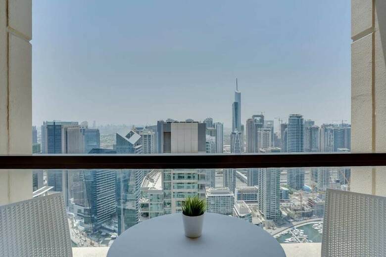 Stylish Apartment, Perfect For Beach Getaway!