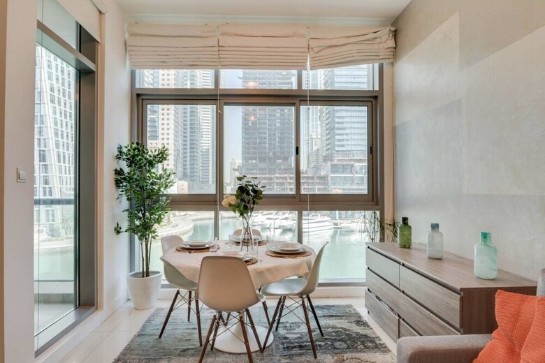 Designer Apartment Beautiful Waterfront View