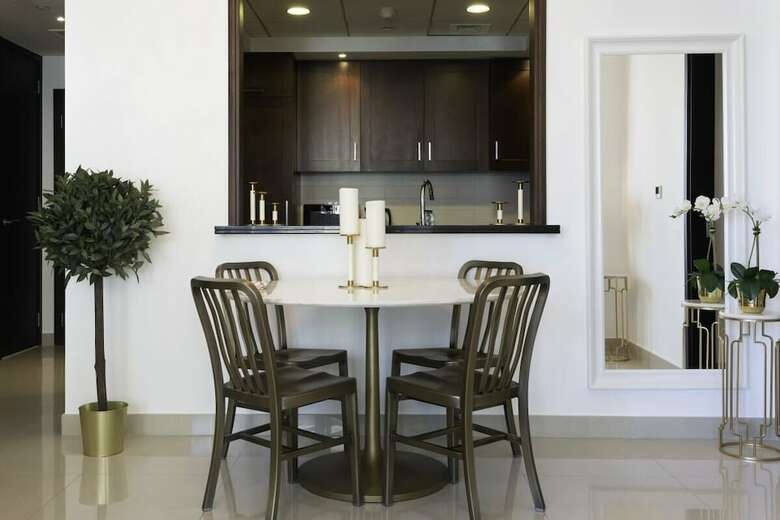 Incredible Apartment With Balcony - Fits 4