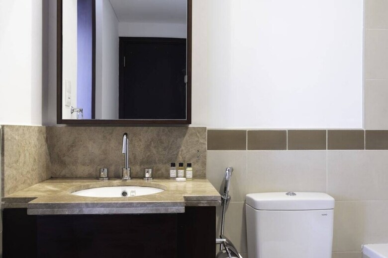 Incredible Apartment With Balcony - Fits 4