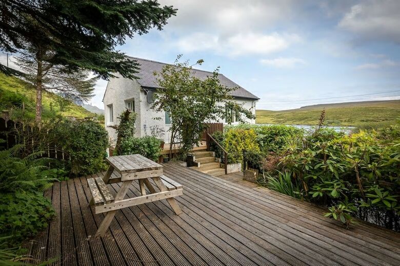 Storr Apartments