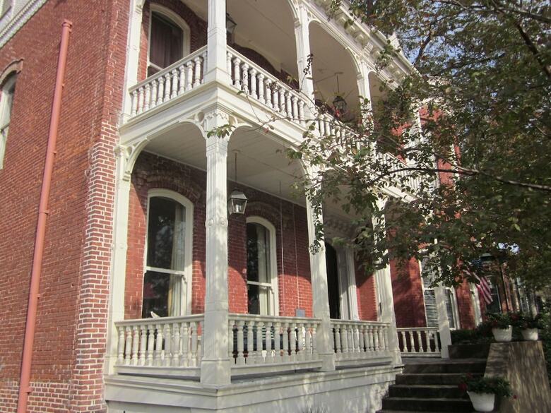 Bed & Breakfast Baer House Inn