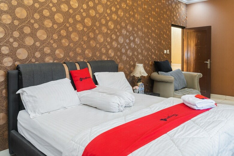 Hotel Reddoorz Syariah @ Ciampea Bogor