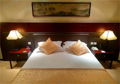 Zhongyi Pengao Hotel