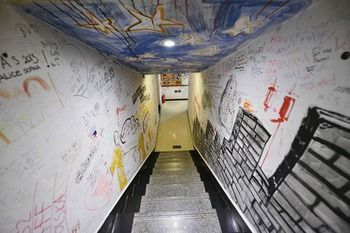 Happy Dragon Hostel