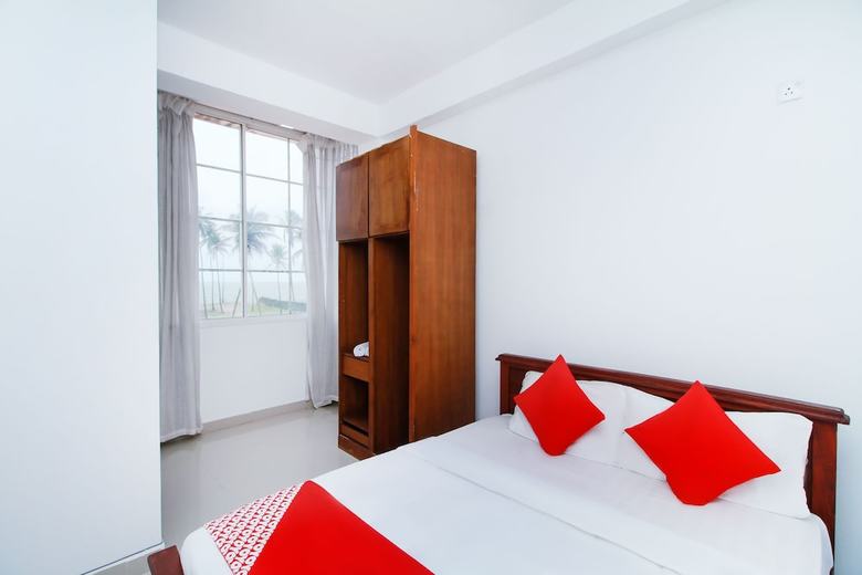 Oyo 320 Hotel By The C