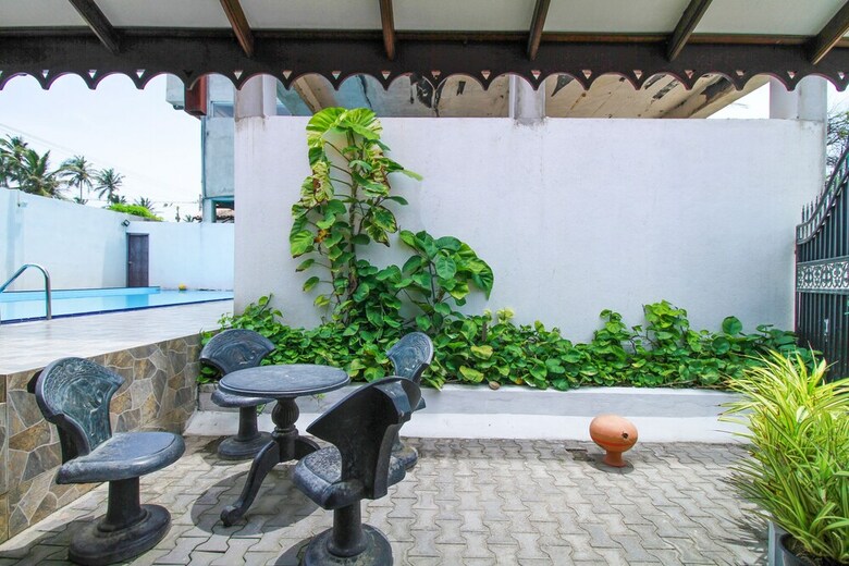 Oyo 320 Hotel By The C