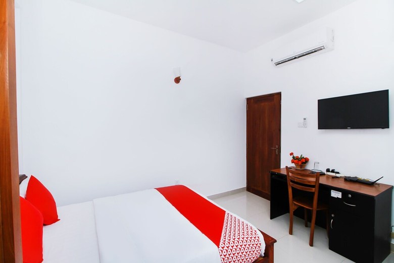 Oyo 320 Hotel By The C
