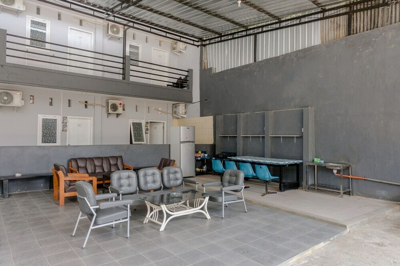 Hostal Oyo 1176 J3 Residence Syariah