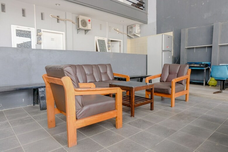 Hostal Oyo 1176 J3 Residence Syariah