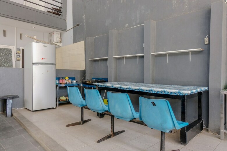 Hostal Oyo 1176 J3 Residence Syariah