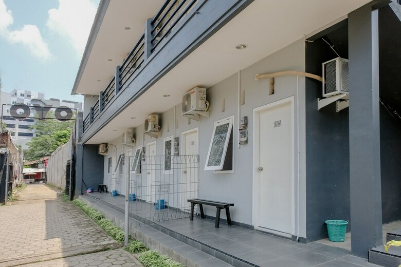 Hostal Oyo 1176 J3 Residence Syariah