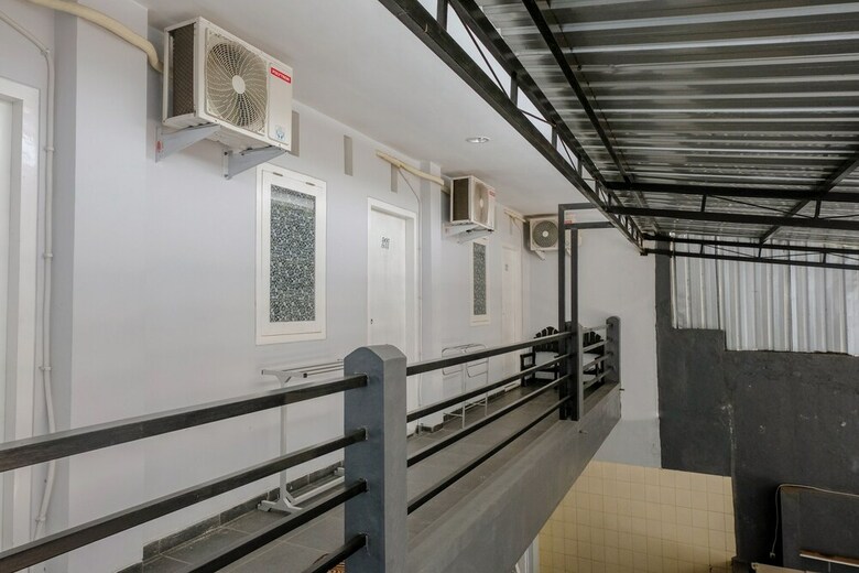 Hostal Oyo 1176 J3 Residence Syariah