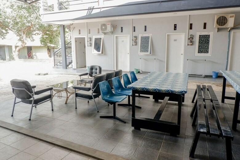 Hostal Oyo 1176 J3 Residence Syariah