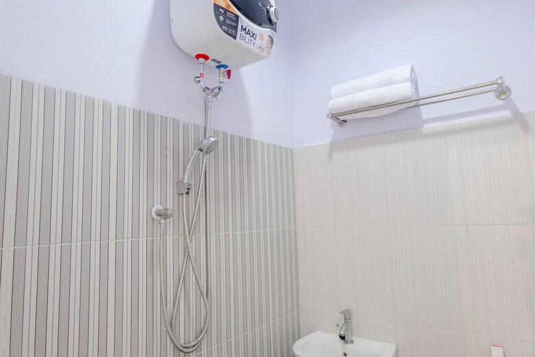 Hostal Oyo 1176 J3 Residence Syariah