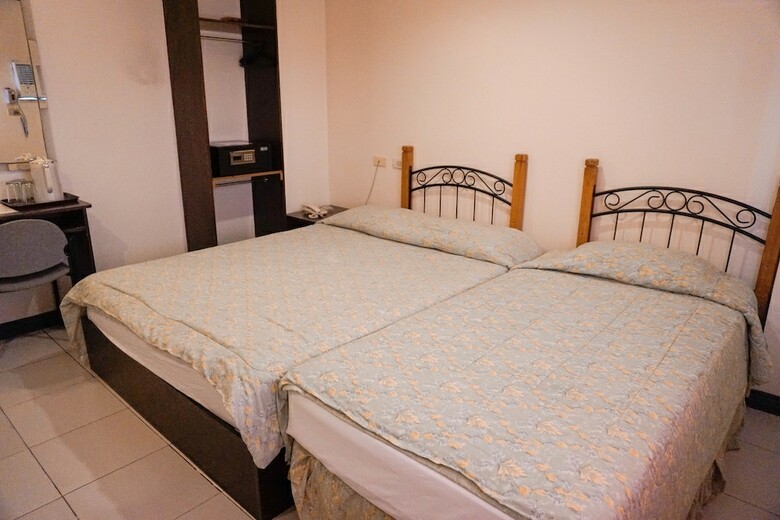 Crowne Garden Hotel