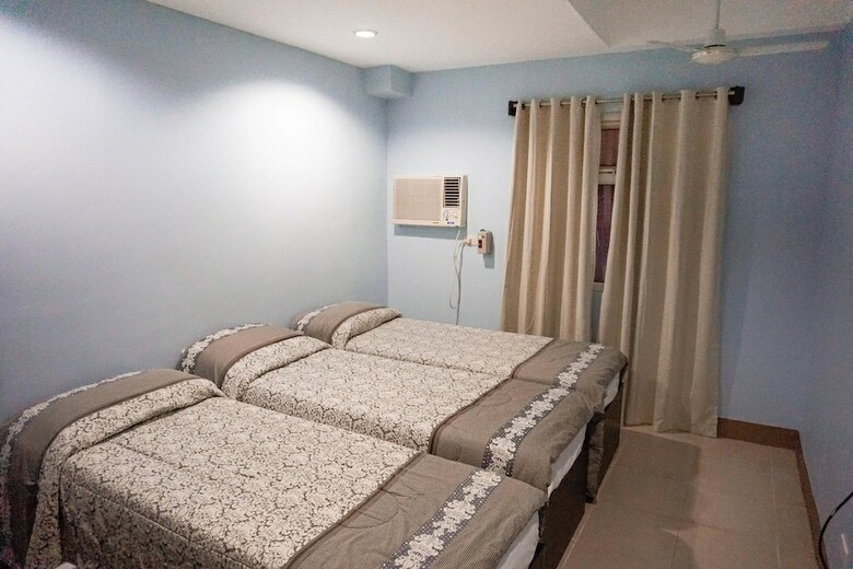 Crowne Garden Hotel