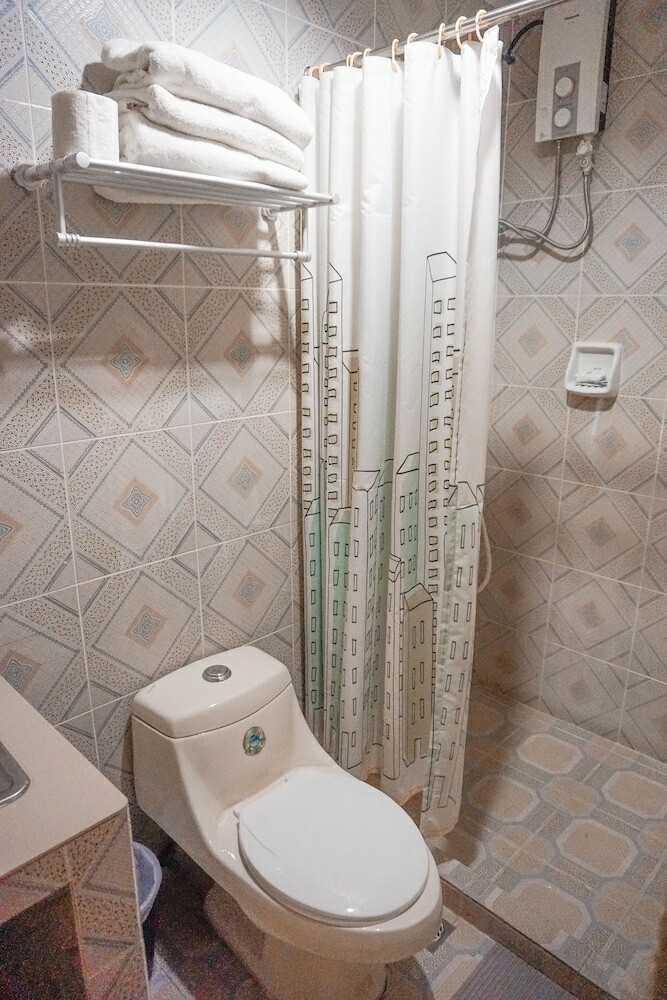 Crowne Garden Hotel