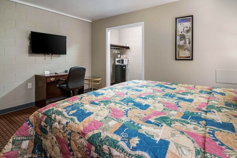 Motel Rodeway Inn & Suites