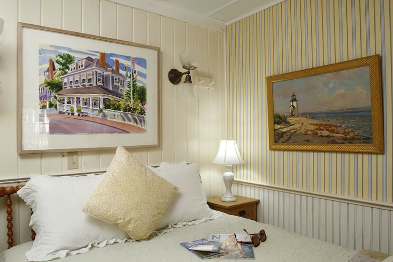 Bed & Breakfast Life House, Cliff Road
