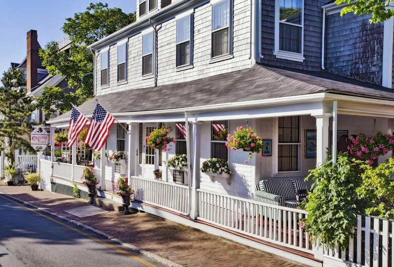 Bed & Breakfast Life House, Cliff Road
