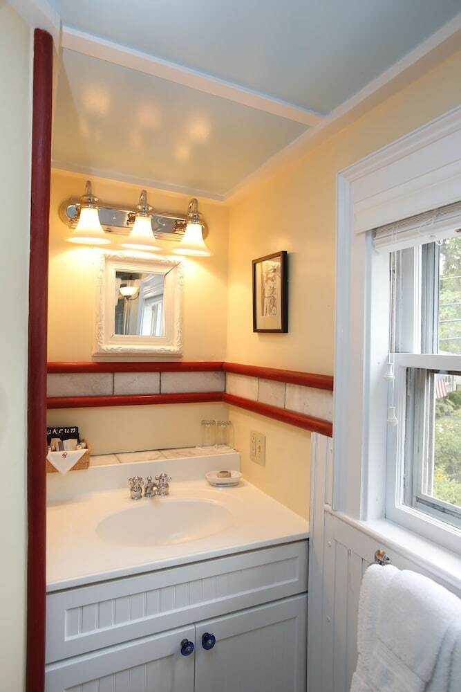 Bed & Breakfast Life House, Cliff Road