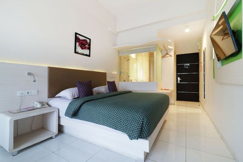 Dewarna Hotel & Convention