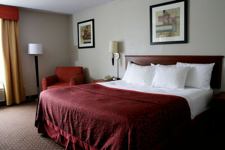 Hotel Days Inn & Suites By Wyndham Bloomington/normal Il