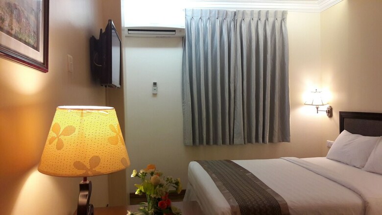 Grand Laurel Hotel