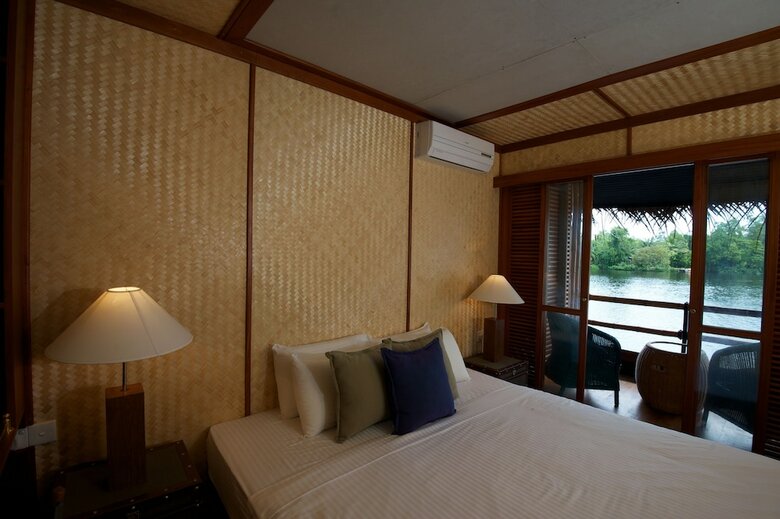 Yathra Houseboat By Jetwing