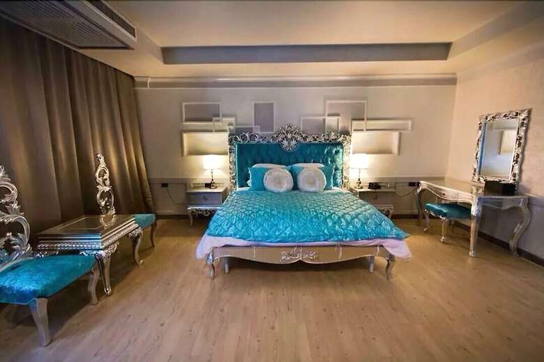 Alvarez Hotel
