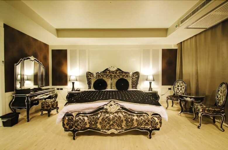 Alvarez Hotel