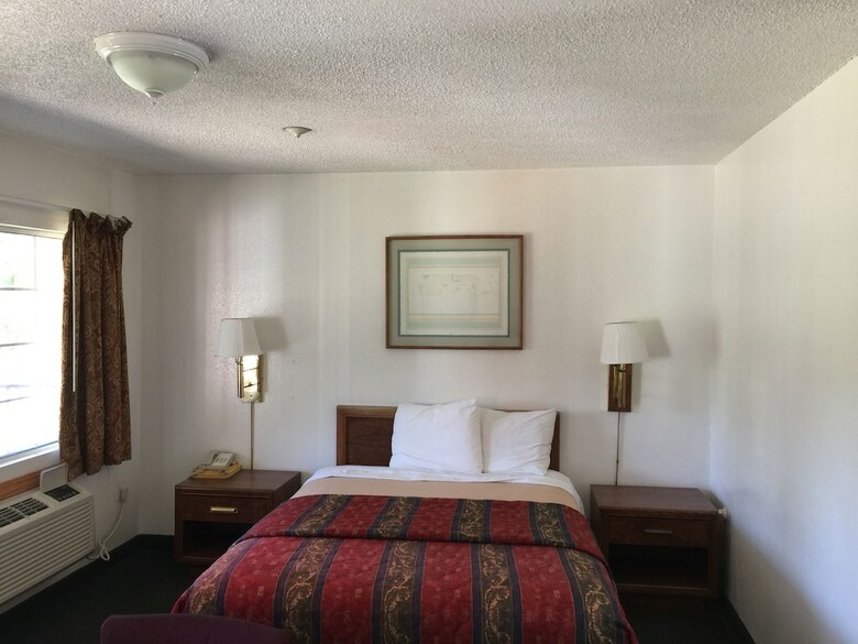 Motel 99 Palms Inn & Suites