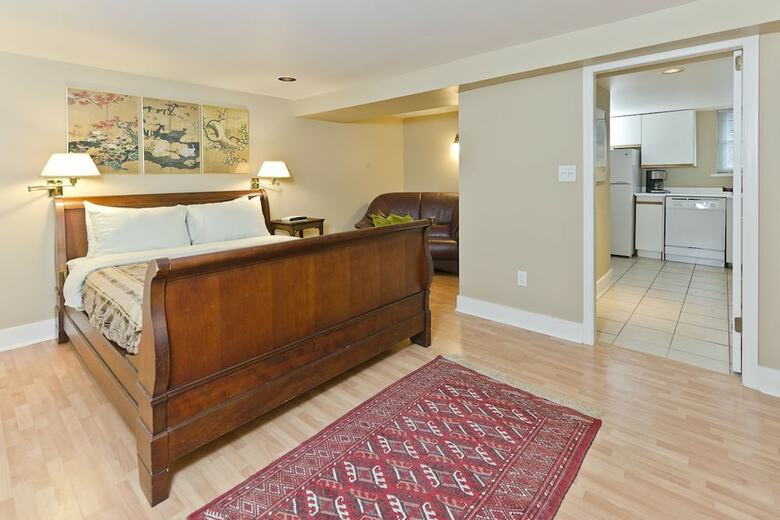 English Bay Inn Bed And Breakfast