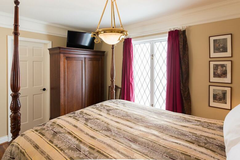 English Bay Inn Bed And Breakfast