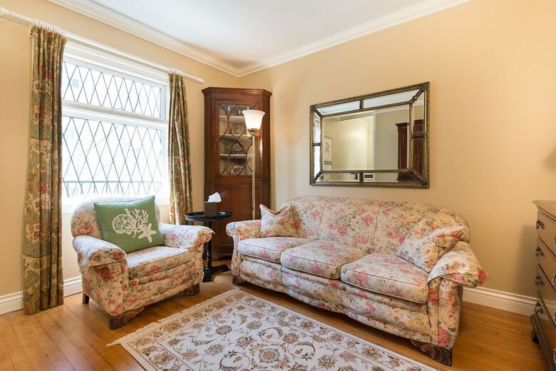 English Bay Inn Bed And Breakfast