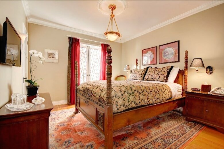 English Bay Inn Bed And Breakfast
