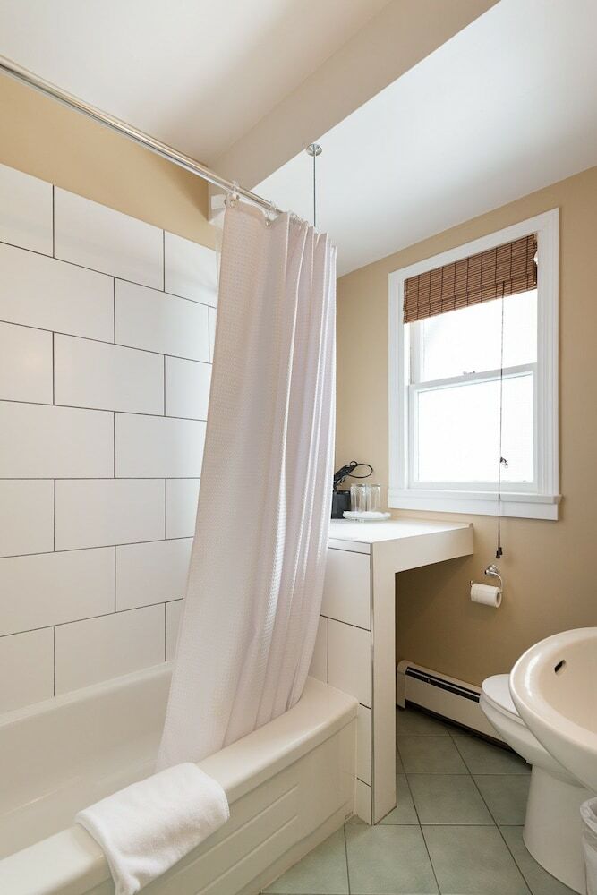 English Bay Inn Bed And Breakfast
