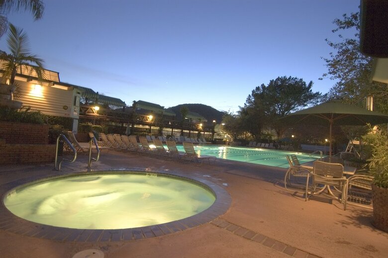 Hotel Avila Village Inn