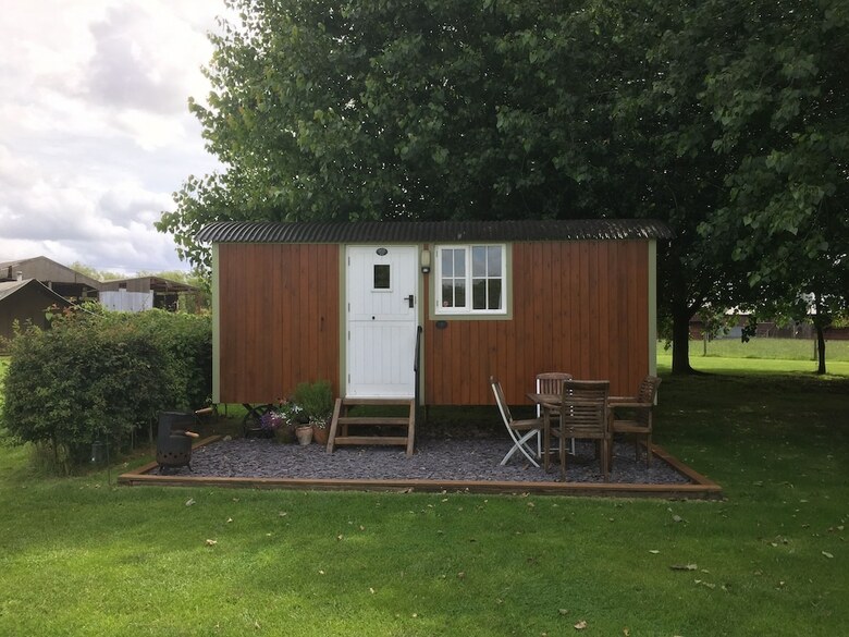 Cabana Dawn Chorus Holidays