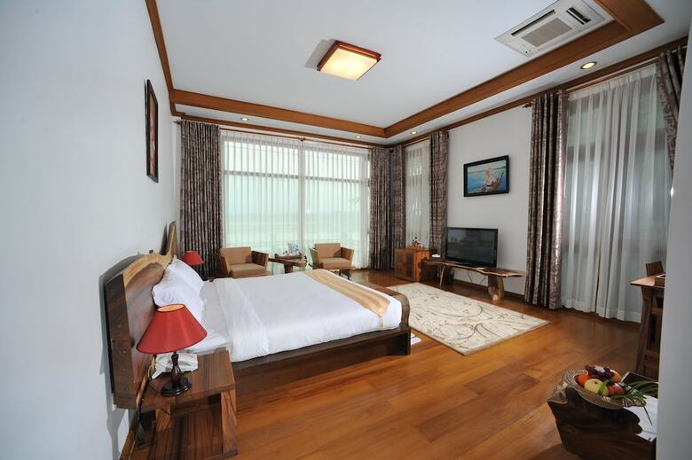 Myitkyina Plam Spring Resort Hotel