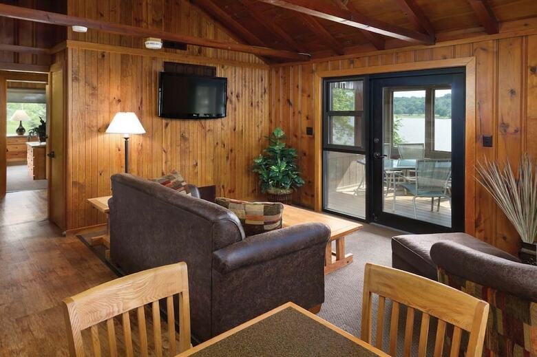 Hotel Hueston Woods Lodge & Conference Center