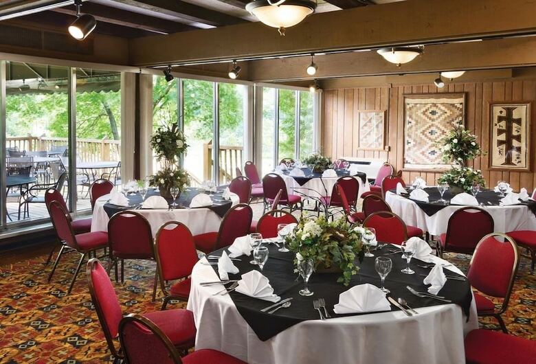 Hotel Hueston Woods Lodge & Conference Center