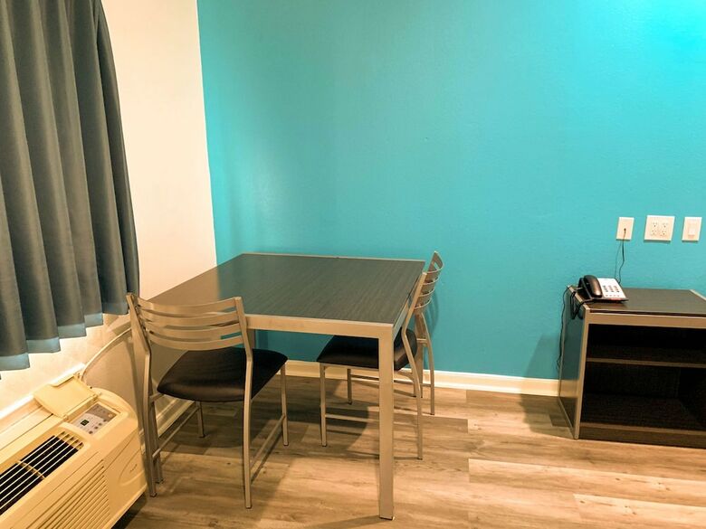 Motel 6 Houston, Tx- 249/ Willowbrook