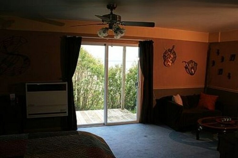 At The Waters Edge Bed & Breakfast