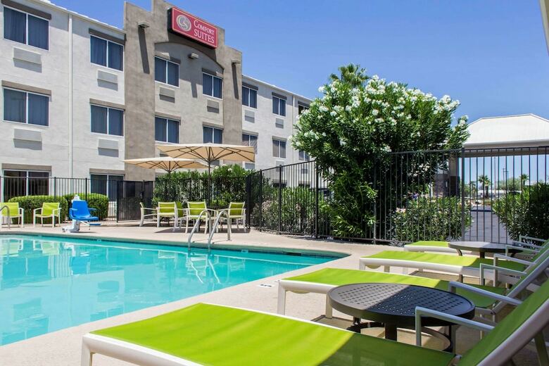 Hotel Comfort Suites At Tucson Mall