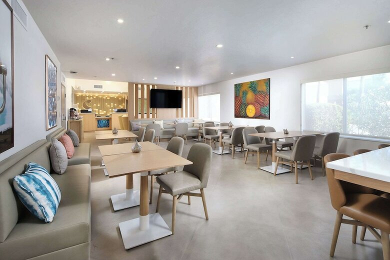 Hotel Comfort Suites At Tucson Mall